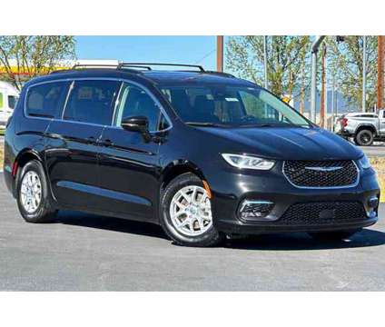 2022 Chrysler Pacifica Touring L is a Black 2022 Chrysler Pacifica Touring Van in Medford OR