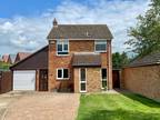 3 bedroom detached house for sale in Golders Close, Ickford, Aylesbury, HP18