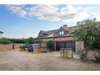 White Horse Mews, White Horse Lane, Trowse, Norwich, NR14 4 bed barn conversion