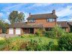 4 bedroom detached house for sale in Orchard Close, Welford on Avon