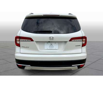 2022UsedHondaUsedPilotUsed2WD is a Silver, White 2022 Honda Pilot Car for Sale in Kingwood TX