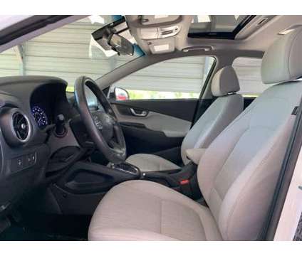 2022 Hyundai Kona SEL is a White 2022 Hyundai Kona SEL SUV in New Port Richey FL