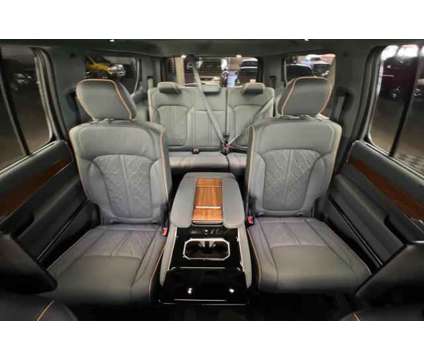 2024 Jeep Grand Wagoneer Series III 4x4 is a Silver 2024 Jeep grand wagoneer SUV in Saint George UT