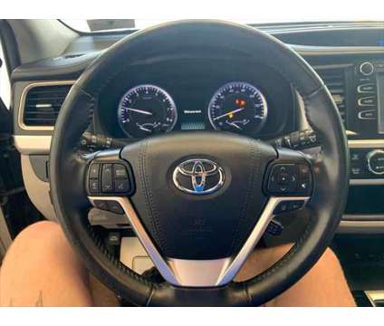2019 Toyota Highlander XLE is a Tan 2019 Toyota Highlander XLE SUV in Bridgeport WV