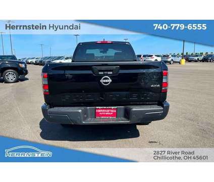 2022 Nissan Frontier King Cab S 4x4 is a Black 2022 Nissan frontier King Cab Truck in Chillicothe OH