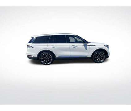 2021 Lincoln Aviator Reserve is a White 2021 Lincoln Aviator Car for Sale in Milwaukee WI