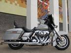 2009 Harley-Davidson Street Glide beautiful silver paint.