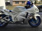 sKGqA8A2006 Hayabusa Limited edition pearl white with Blue accents.8*Mf5BGO