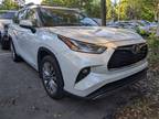 2022 Toyota Highlander Hybrid Platinum