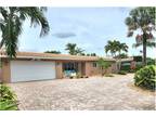 3 Bed/2 Bath Pool Home - Outdoor Paradise - Oversized Screened Patio - Large