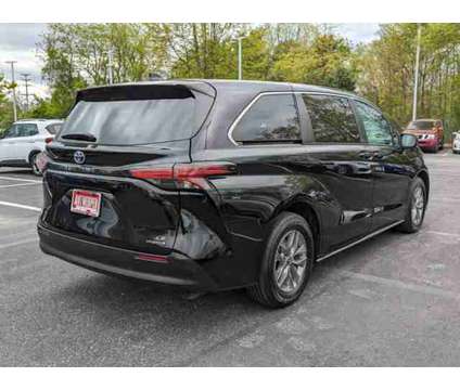2022 Toyota Sienna LE is a Black 2022 Toyota Sienna LE Car for Sale in Clarksville MD