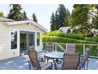 Stunning 1 bedroom bungalow with mountain views in Seattle