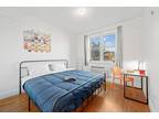 Charming double bedroom near the Broadway subway station