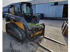 2014 John Deere 333E skid steer