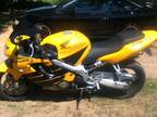 $2,800 OBO >2000 honda cbr600 F4 alot of extras use to be track/street bike