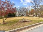 9009 Taylor Ln, Fort Washington, MD 20744