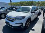 2021 Honda Pilot Touring w/Rear Captain's Chairs