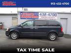 2009 Chrysler Town & Country Limited Minivan 4D