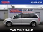 2009 Chrysler Town & Country Touring Minivan 4D