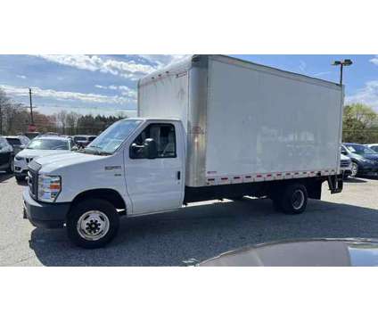 2018 Ford E350 Super Duty Cutaway for sale is a White 2018 Ford E350 Super Duty Car for Sale in Keyport NJ