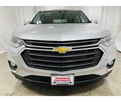2021 Chevrolet Traverse LT Cloth is a Silver 2021 Chevrolet Traverse LT Car for Sale in Glenview IL