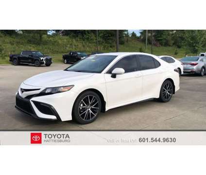 2022 Toyota Camry SE is a White 2022 Toyota Camry SE Car for Sale in Hattiesburg MS