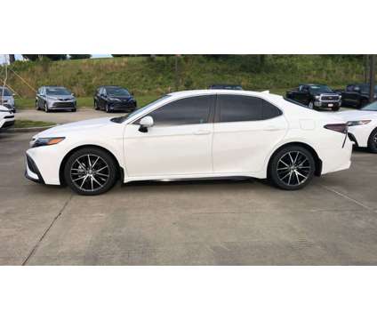 2022 Toyota Camry SE is a White 2022 Toyota Camry SE Car for Sale in Hattiesburg MS