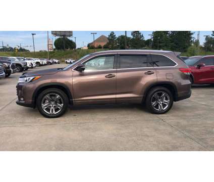 2019 Toyota Highlander Limited Platinum is a White 2019 Toyota Highlander Limited Car for Sale in Hattiesburg MS