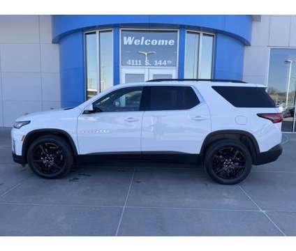 2022 Chevrolet Traverse LT Cloth is a White 2022 Chevrolet Traverse LT Car for Sale in Omaha NE
