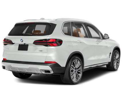 2025 BMW X5 xDrive40i is a White 2025 BMW X5 4.6is SUV in Huntington Station NY