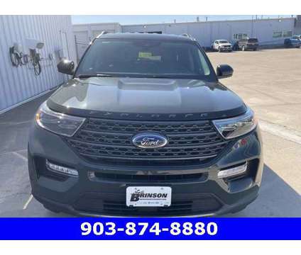 2024 Ford Explorer XLT is a Green 2024 Ford Explorer XLT SUV in Corsicana TX
