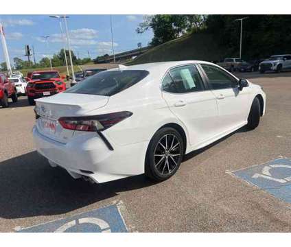 2023 Toyota Camry SE is a Silver 2023 Toyota Camry SE Sedan in Vicksburg MS