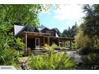 Accommodation lodge on beautiful New Zealand walking track