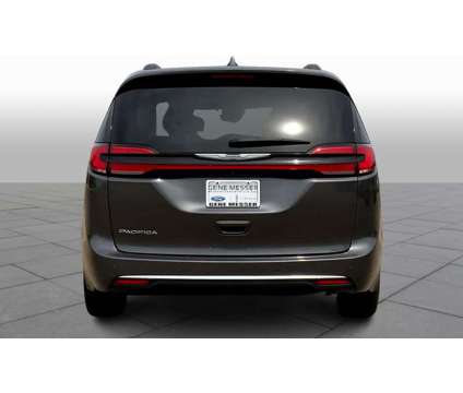 2022UsedChryslerUsedPacificaUsedFWD is a Grey 2022 Chrysler Pacifica Car for Sale in Amarillo TX
