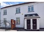 2 bed flat to rent in The Broadway, HP5, Chesham