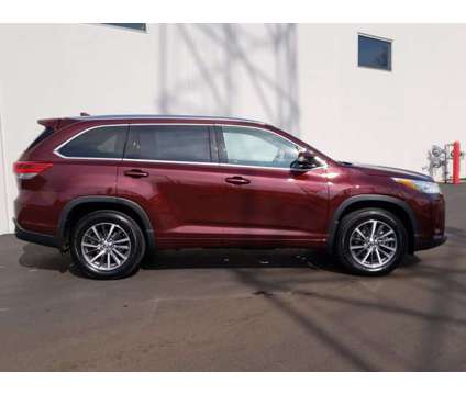 2018 Toyota Highlander XLE is a Red 2018 Toyota Highlander XLE Car for Sale in Waukegan IL