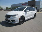 2022 Chrysler Pacifica White, 64K miles