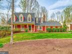 9720 Rolling Ridge Dr, Fairfax Station, VA 22039