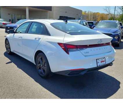 2022 Hyundai Elantra SEL is a White 2022 Hyundai Elantra Sedan in Egg Harbor Township NJ