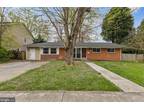 1203 Cottage St SW, Vienna, VA 22180