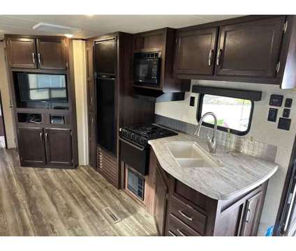2020 Jayco Flight Baja for sale is a White 2020 Car for Sale in Richland WA