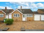 2 bedroom detached bungalow for sale in Rushleigh Avenue, Cheshunt, EN8