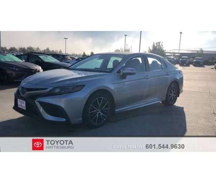 2021 Toyota Camry SE is a Silver 2021 Toyota Camry SE Car for Sale in Hattiesburg MS