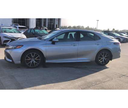 2021 Toyota Camry SE is a Silver 2021 Toyota Camry SE Car for Sale in Hattiesburg MS