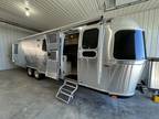 2021 Airstream Classic 30RB Twin 30ft