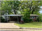 7803 Delray Dr, Little Rock AR 722207 - Wonderfully kept 2br 1ba just off