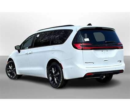 2024 Chrysler Pacifica Limited is a White 2024 Chrysler Pacifica Limited Car for Sale in Durand MI