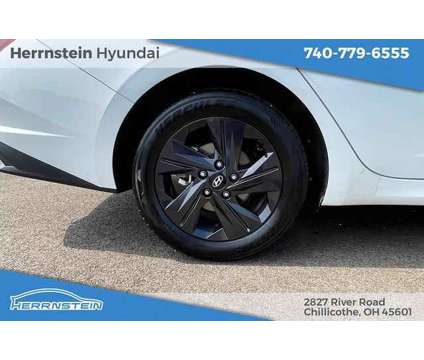 2022 Hyundai Elantra SEL is a White 2022 Hyundai Elantra Sedan in Chillicothe OH