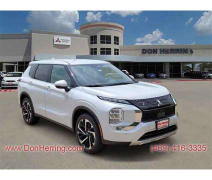 2024 Mitsubishi Outlander SE is a White 2024 Mitsubishi Outlander SE SUV in Plano TX