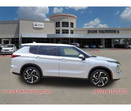 2024 Mitsubishi Outlander SE is a White 2024 Mitsubishi Outlander SE SUV in Plano TX